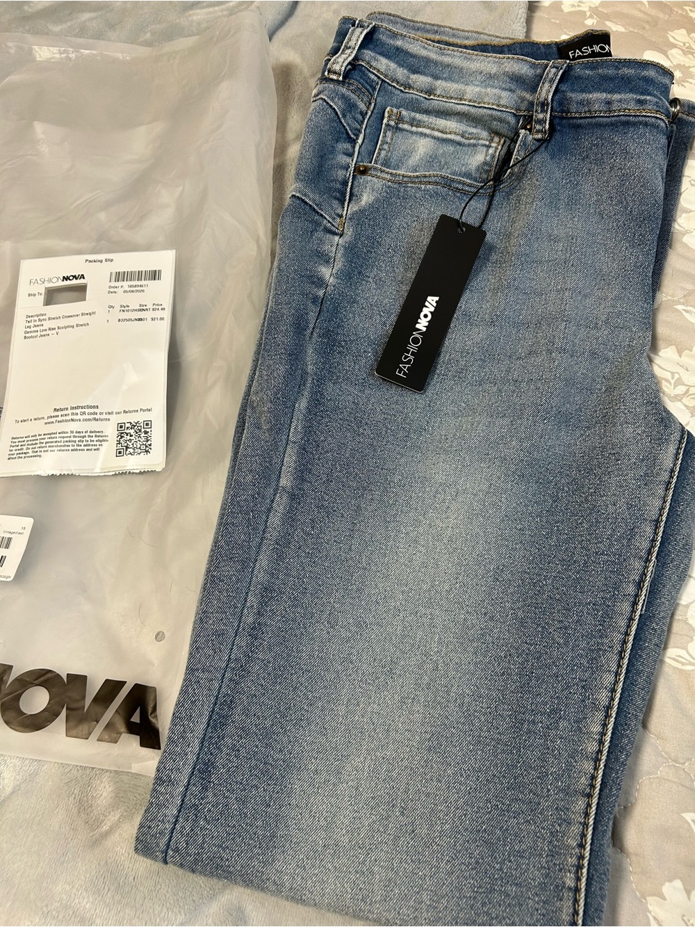 NWT
Fashion Nova Light Blue Bootcut Jeans (Long )
Size 13 woman size- Low Rise-
